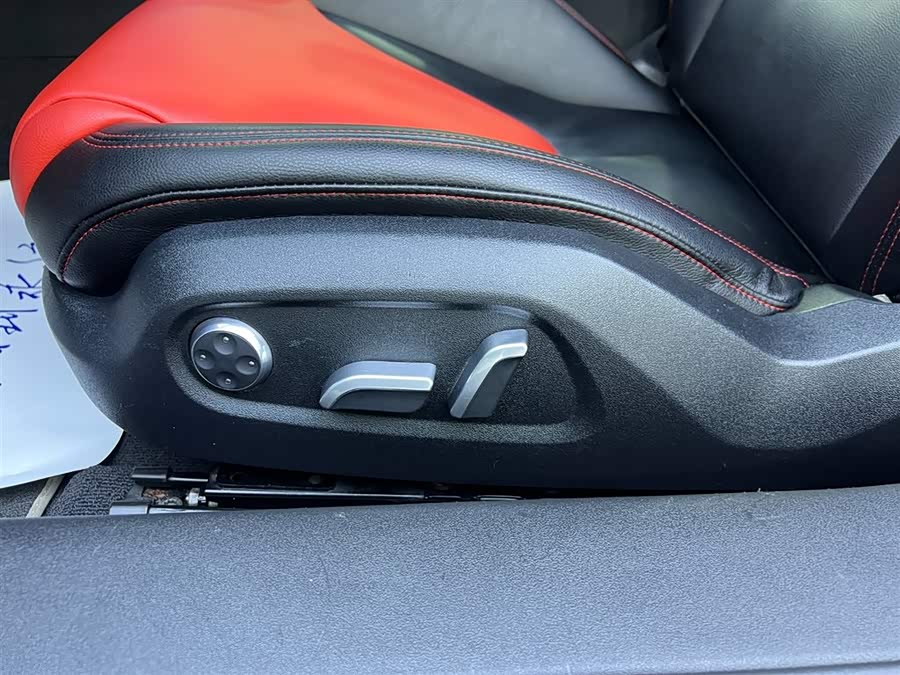 Audi TTS 2011 car image #19