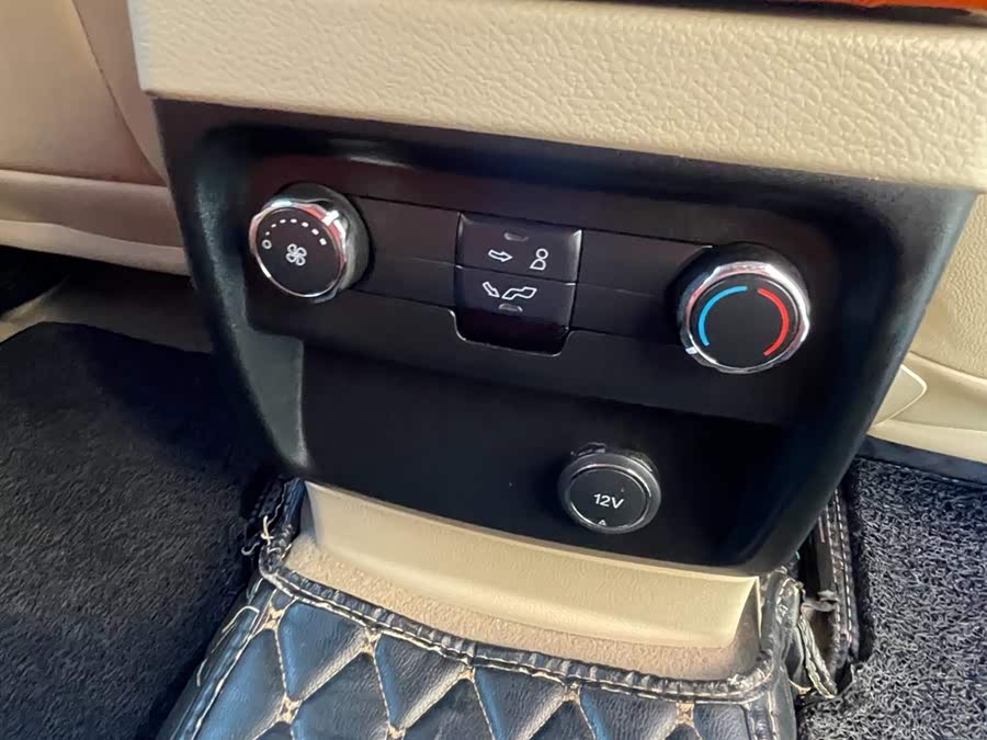 Ford Everest 2017 immagine di auto #19