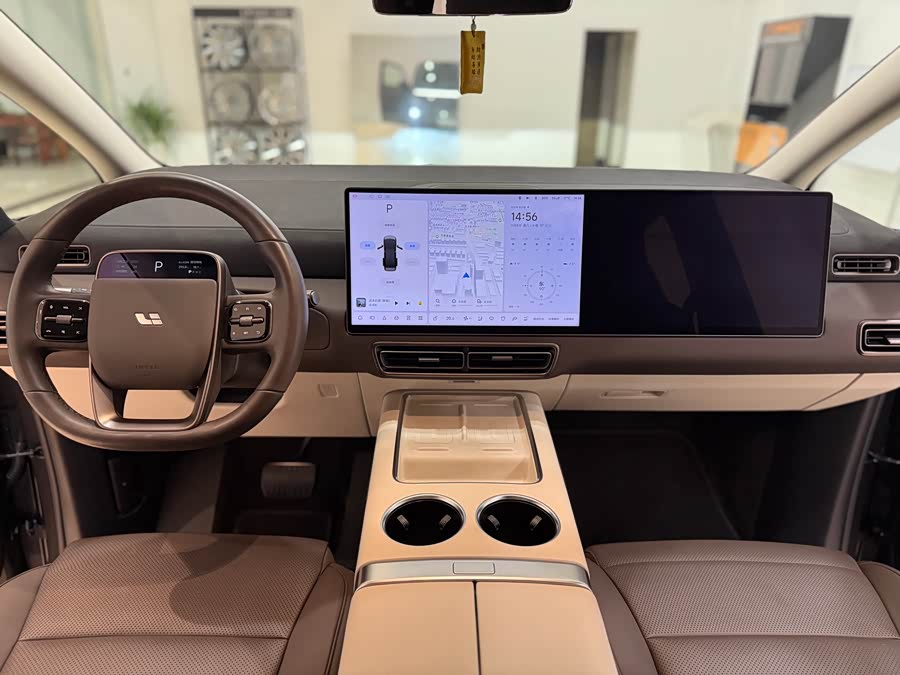 理想汽车 理想MEGA 2024 汽车图片 #19