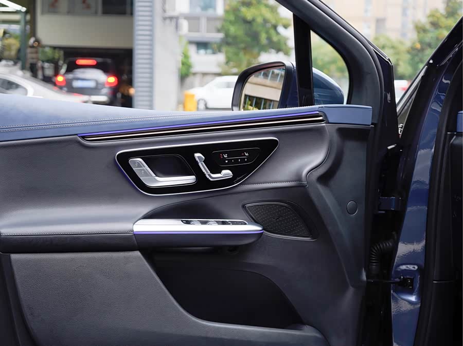 Mercedes-Benz EQE SUV 2023 car image #19