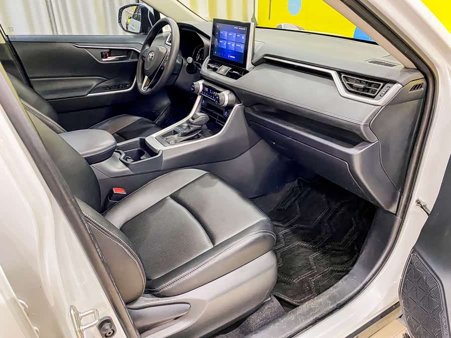 Toyota RAV4 2021 car image #19