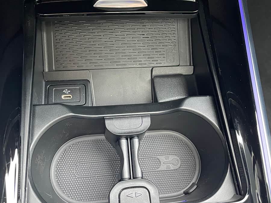 Mercedes-Benz GLB AMG 2025 imagen de coche #19