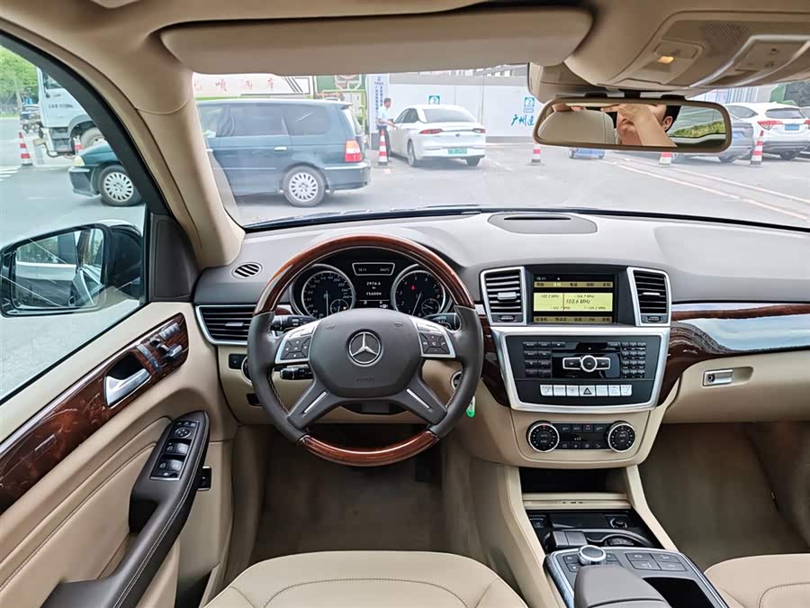 Mercedes-Benz M Class 2012 car image #19