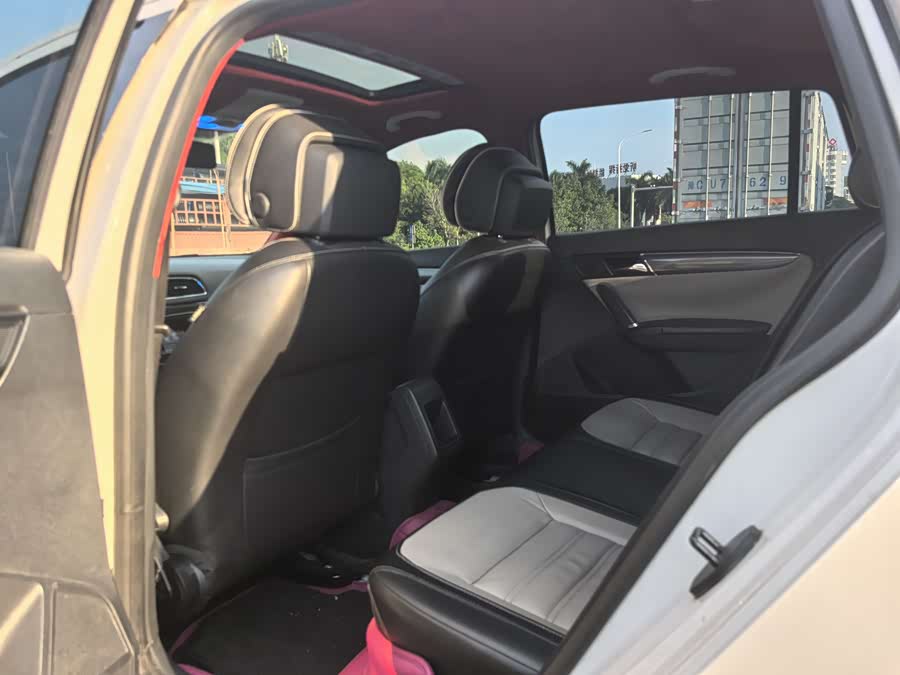 Volkswagen Cross Lavida 2014 immagine di auto #19