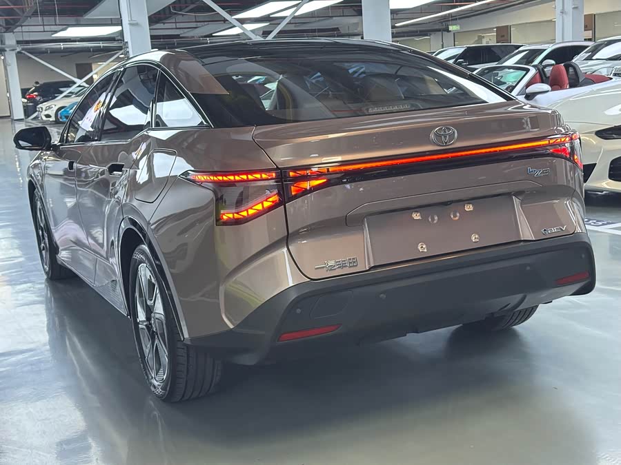 BYD e1 2023 immagine di auto #19