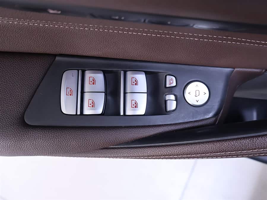 BMW 5 Series 2023 car image #19