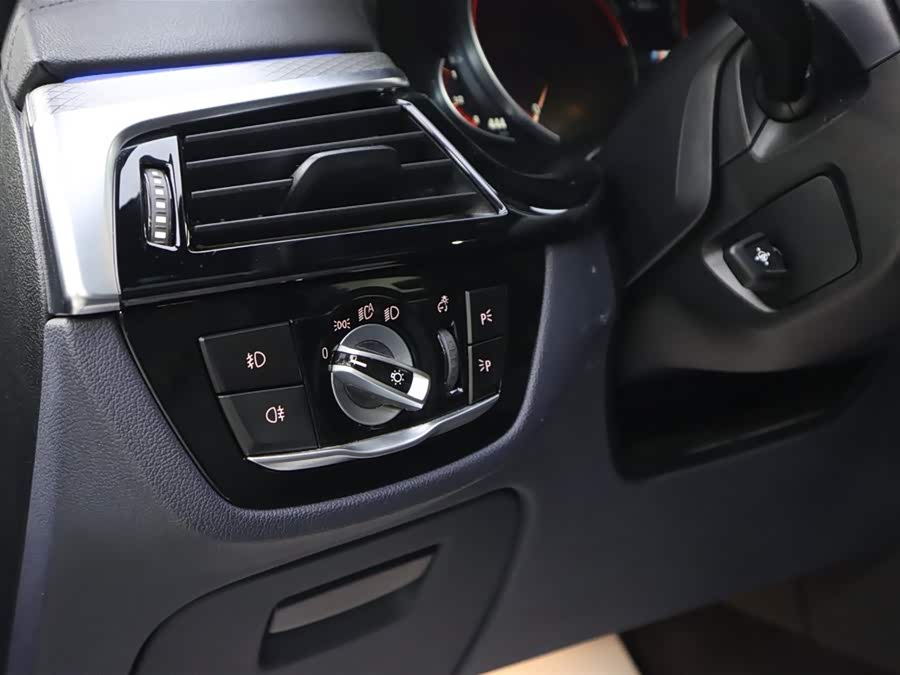 BMW 5 Series (Imported) 2018 #19 BMW 5 Series (Imported) 2018 car image #19