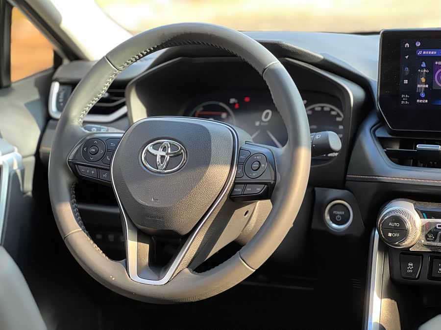 Toyota RAV4 2025 car image #19