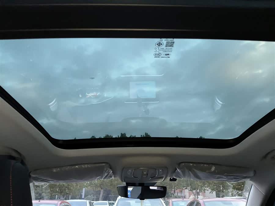 MG Pilot New Energy 2022 #19 MG Pilot New Energy 2022 car image #19