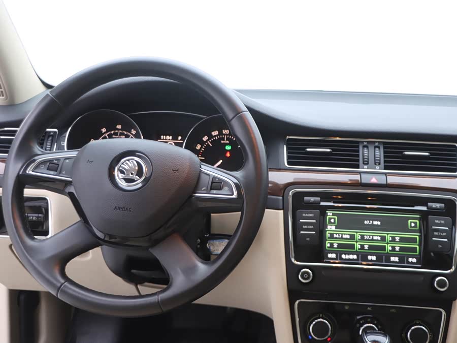 Skoda Superb 2015 car image #19