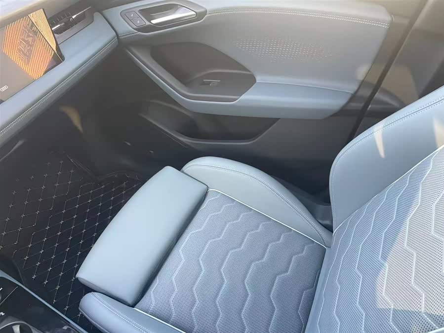 Audi Q6L e-tron 2025 #19 Audi Q6L e-tron 2025 صورة سيارة #19