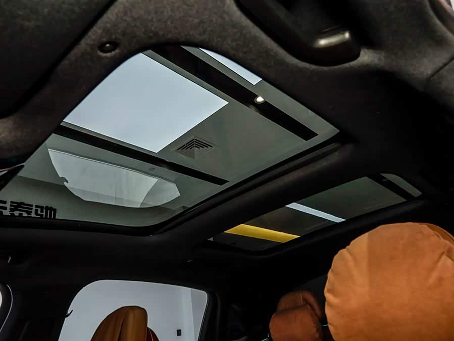 Mercedes-Benz E Class New Energy 2025 car image #19