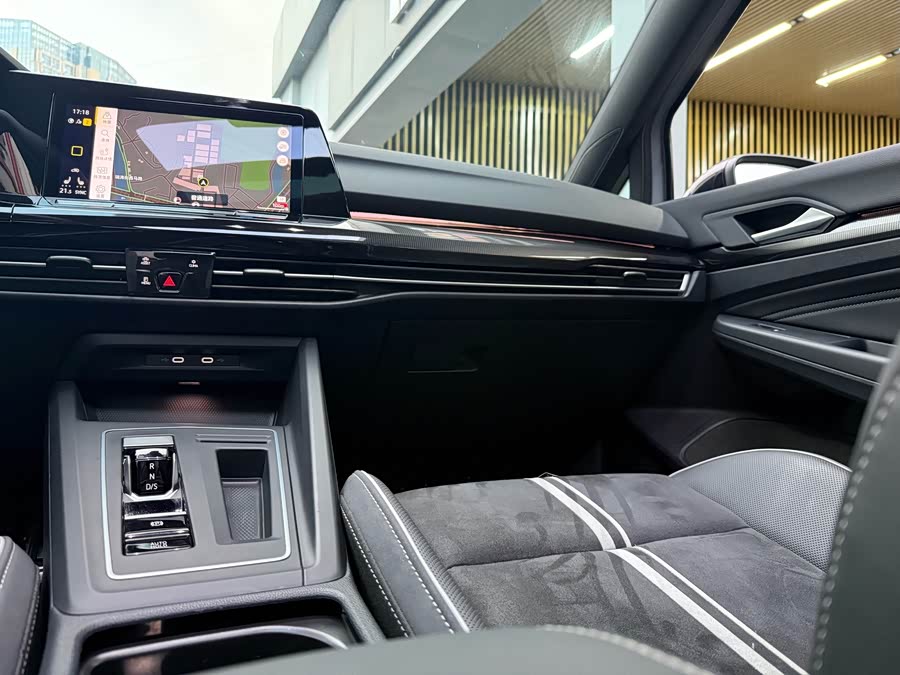 Volkswagen Golf 2022 car image #19