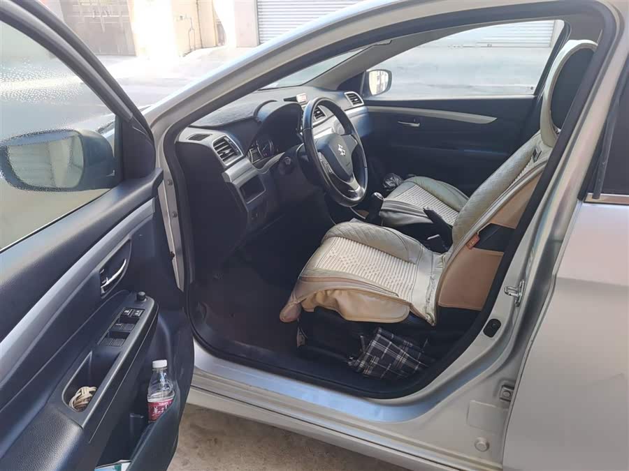 Suzuki Ciaz 2015 изображение автомобиля #19