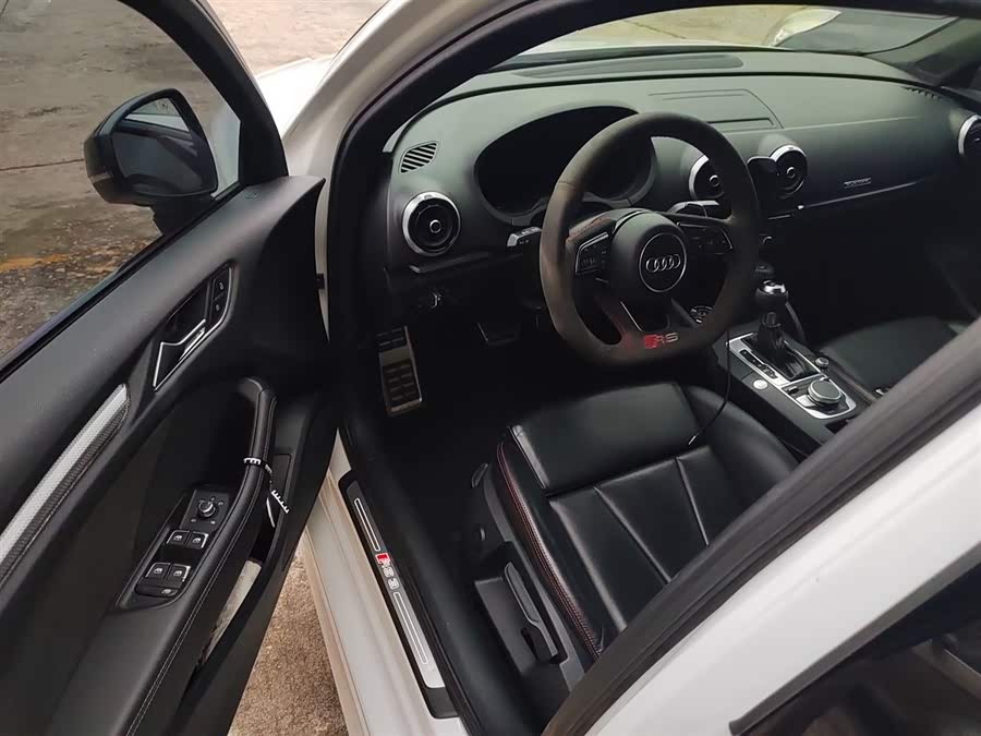 Audi RS 3 2018 car image #19