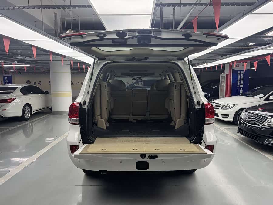 Toyota Land Cruiser 2010 car image #19