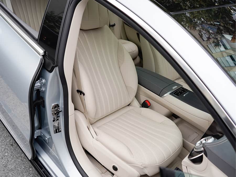 Mercedes-Benz EQS Class 2024 صورة سيارة #19