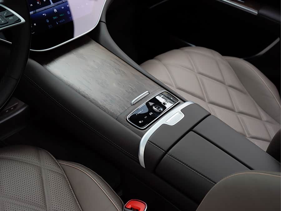 Mercedes-Benz MaybachEQS SUV 2025 immagine di auto #19