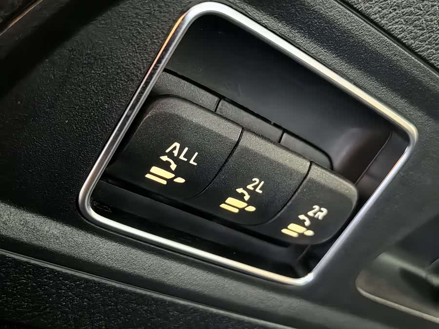 Mercedes-Benz GLS Class 2023 immagine di auto #19