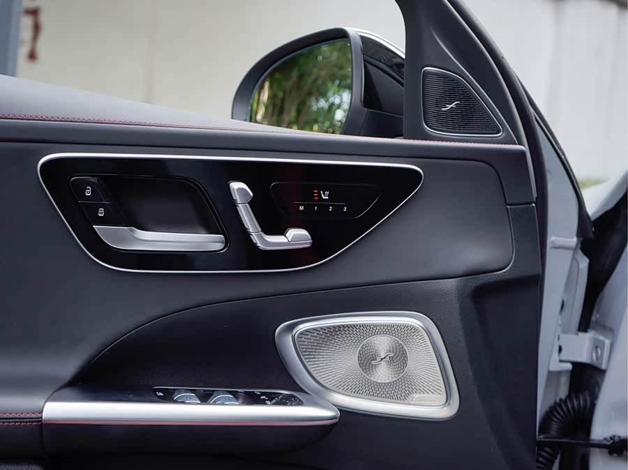 Mercedes-Benz C AMG New Energy 2025 изображение автомобиля #19