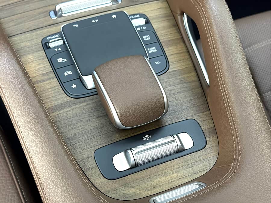 Mercedes-Benz GLS Class 2023 car image #19