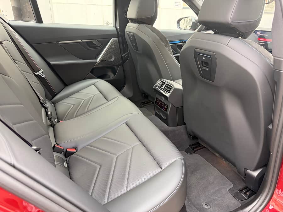 BMW i5 M60 2024 car image #19