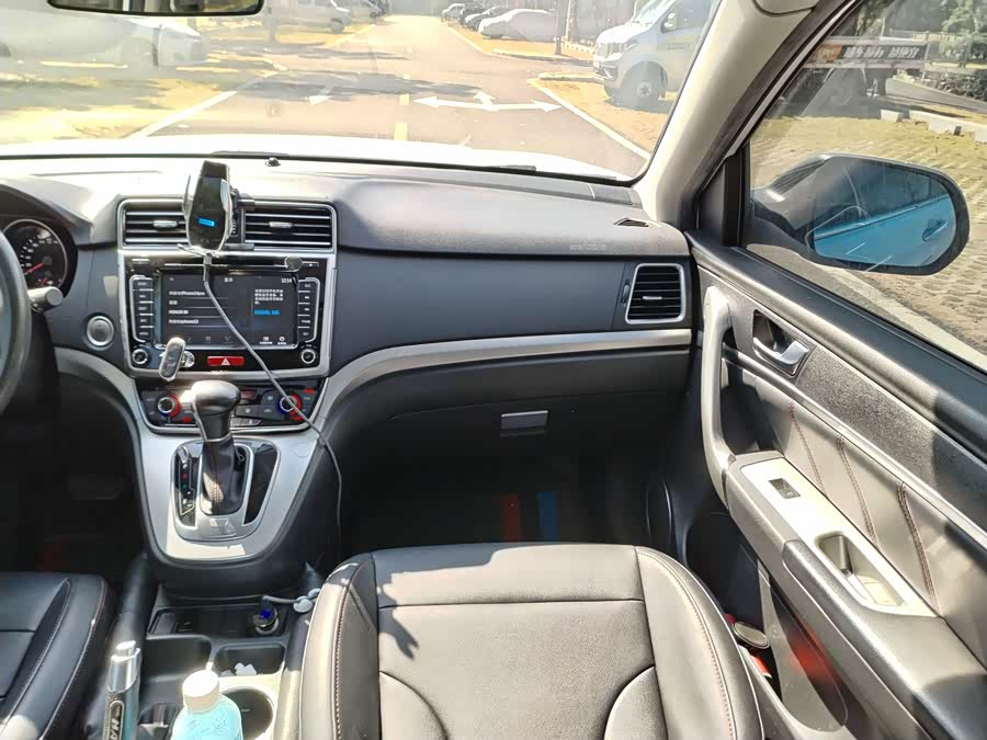 Haval M6 2017 car image #19
