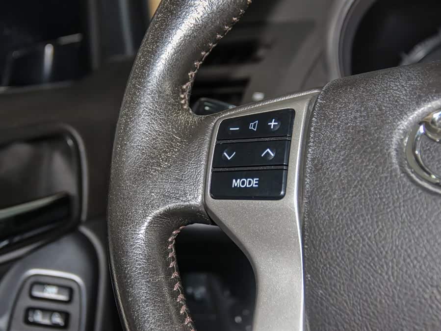 Toyota Land Cruiser Prado 2018 car image #19