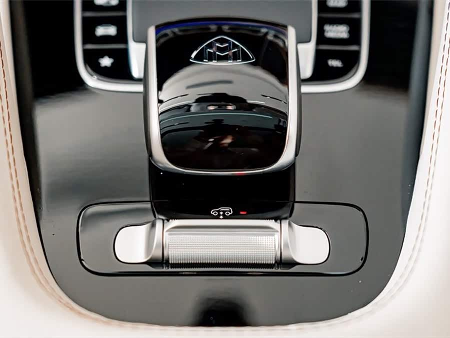 Mercedes-Benz Maybach GLS 2024 car image #19