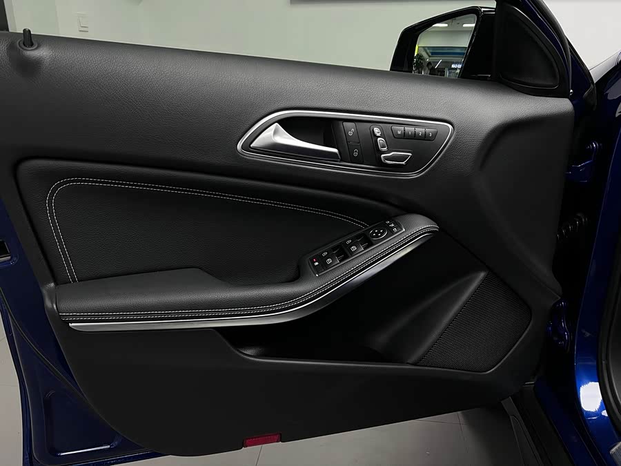 Mercedes-Benz GLA Class 2018 #19 Mercedes-Benz GLA Class 2018 car image #19