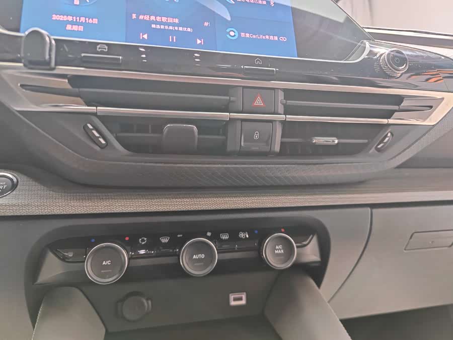 Citroen C5 X 2021 car image #19