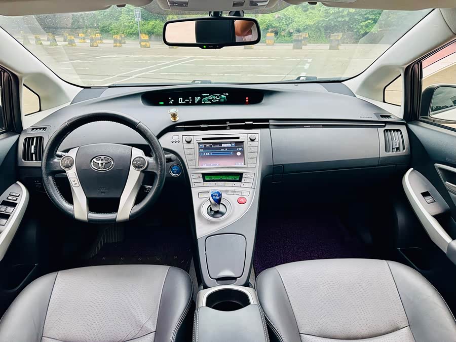 Toyota Prius 2013 immagine di auto #19