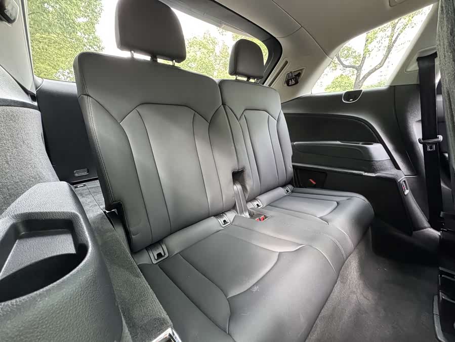 Audi Q7 2023 car image #19