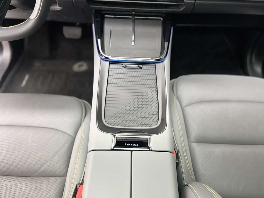 Lynk & Co 08 EM-P 2023 car image #19