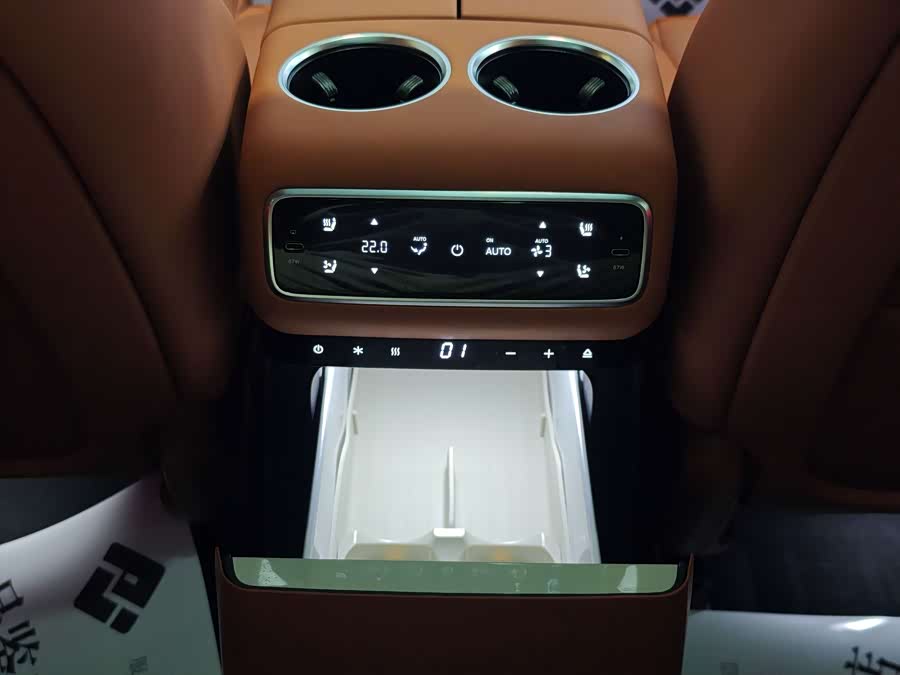 Li L8 2025 изображение автомобиля #19