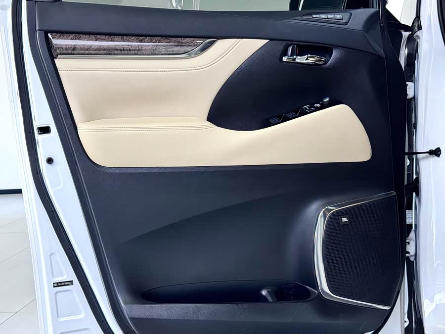 Toyota Vellfire 2023 car image #19