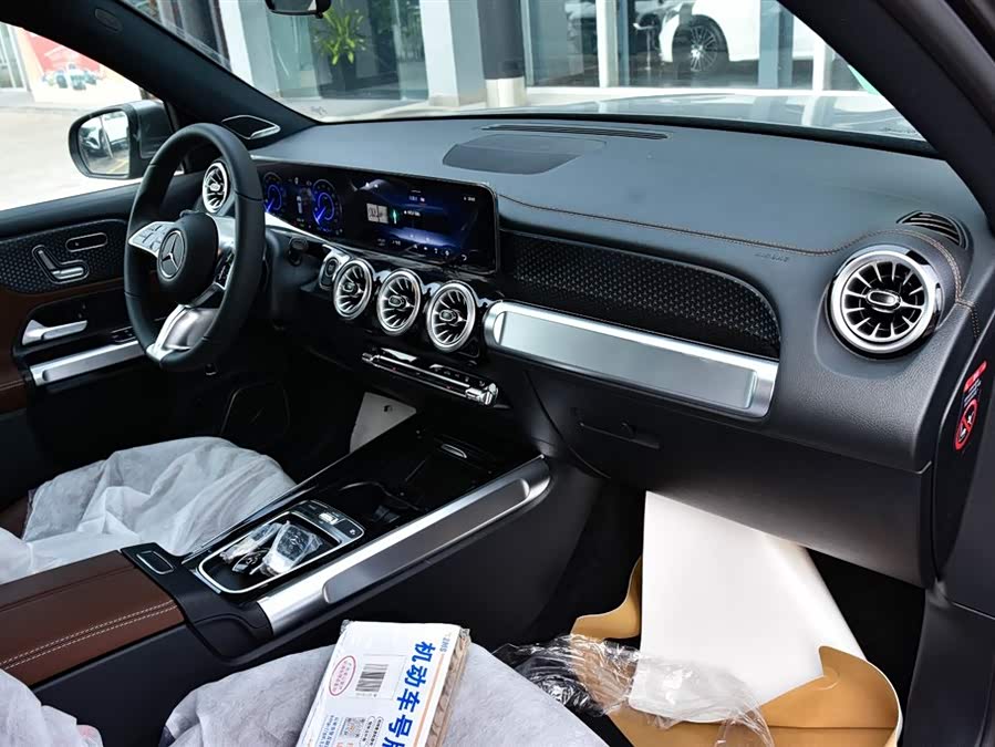 Mercedes-Benz EQB Class 2025 immagine di auto #19