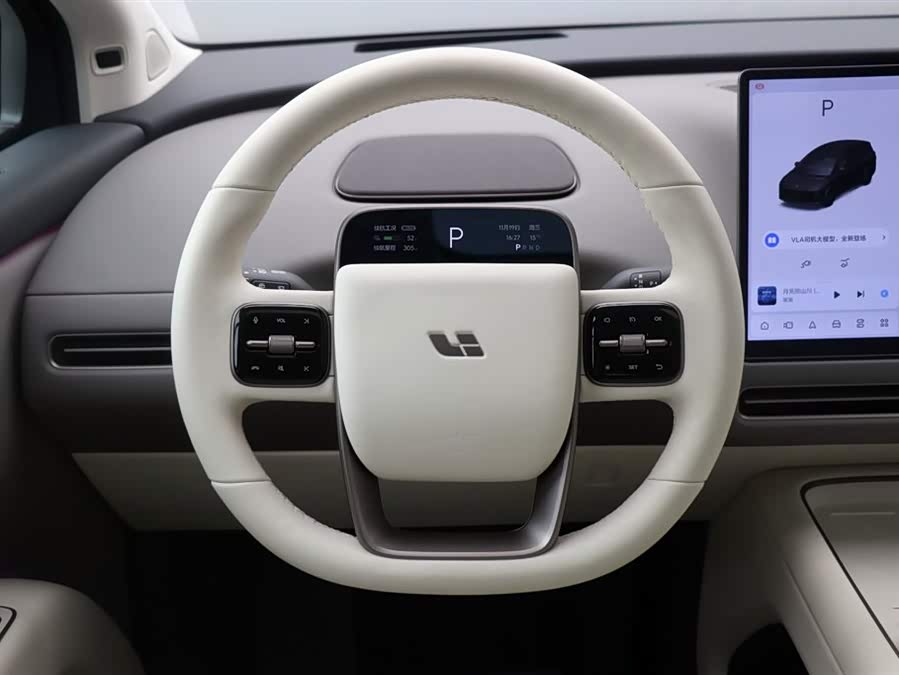 Li i8 2025 image de voiture #19