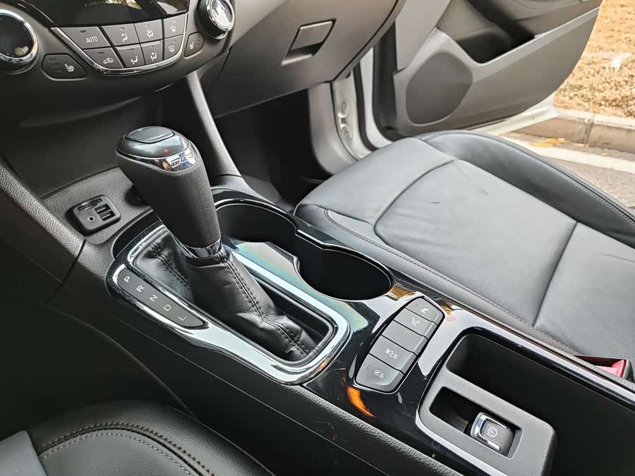 Chevrolet Cruze 2017 immagine di auto #19