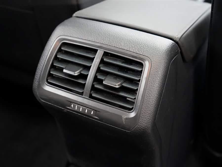 Volkswagen Golf 2018 car image #19