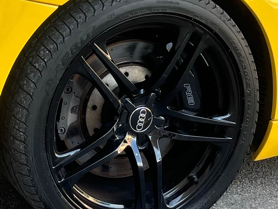 Audi R8 2012 car image #19