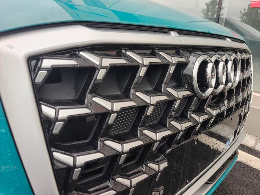 Audi Q2L 2025 car image #19