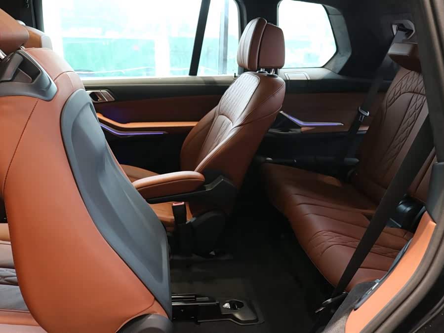 BMW X7 2025 car image #19