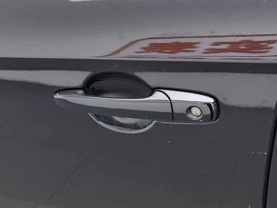 2012 car image #19