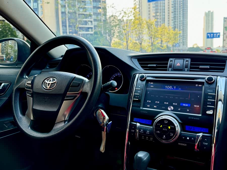 Toyota Reiz 2014 immagine di auto #19