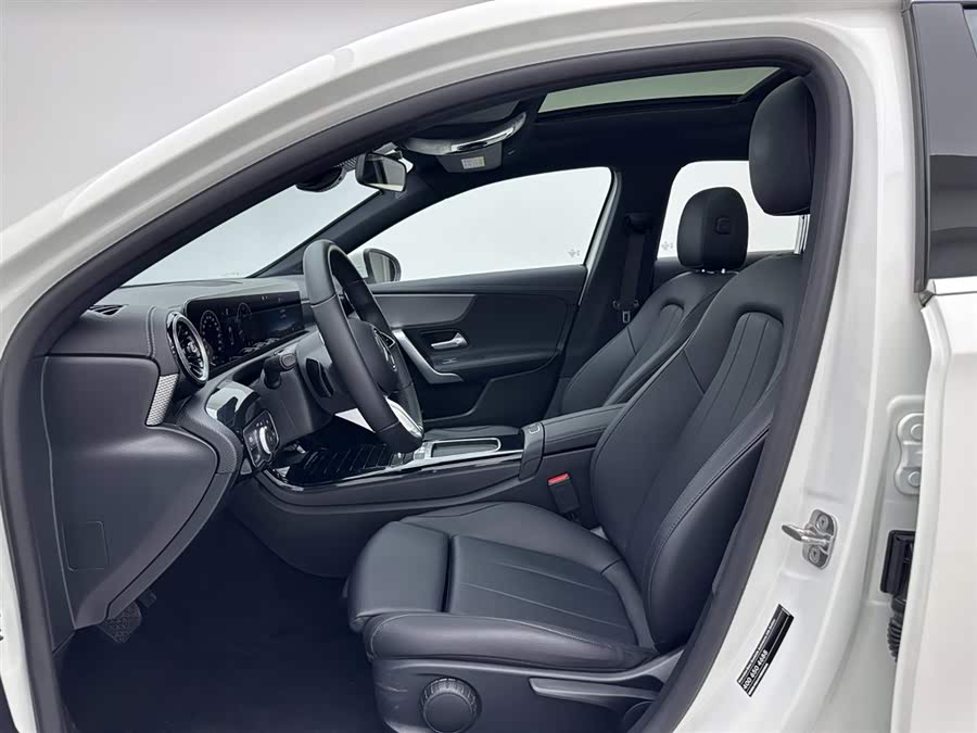 Mercedes-Benz A Class 2024 immagine di auto #19