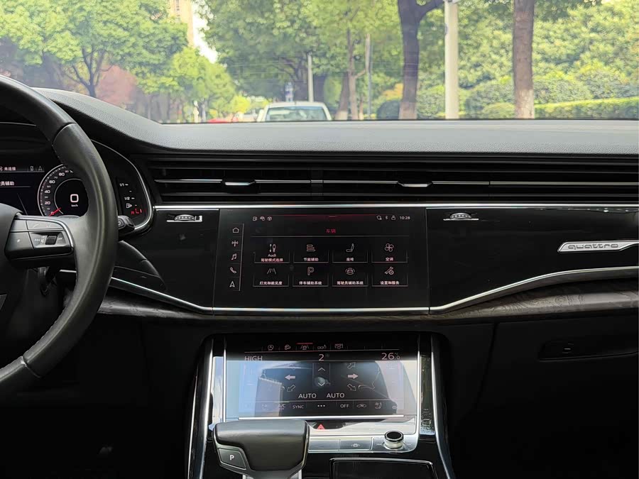 Audi Q8 2020 car image #19