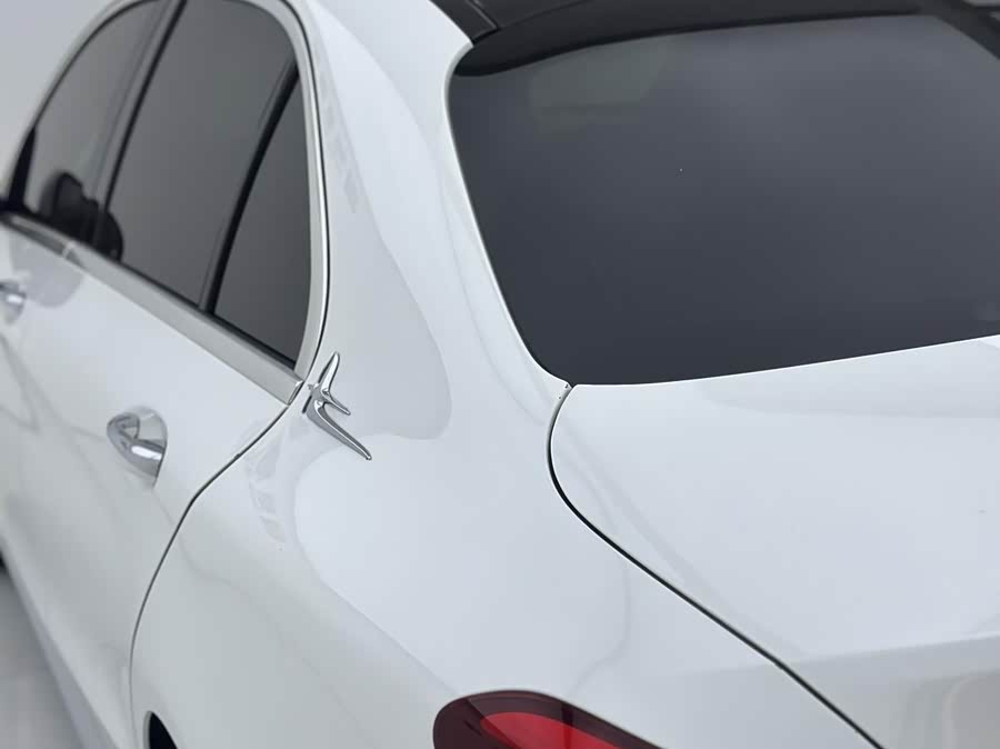 Mercedes-Benz C Class 2016 car image #19