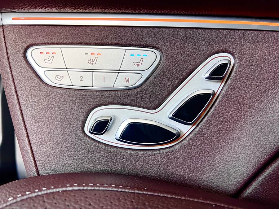 Mercedes-Benz V Class 2023 immagine di auto #19