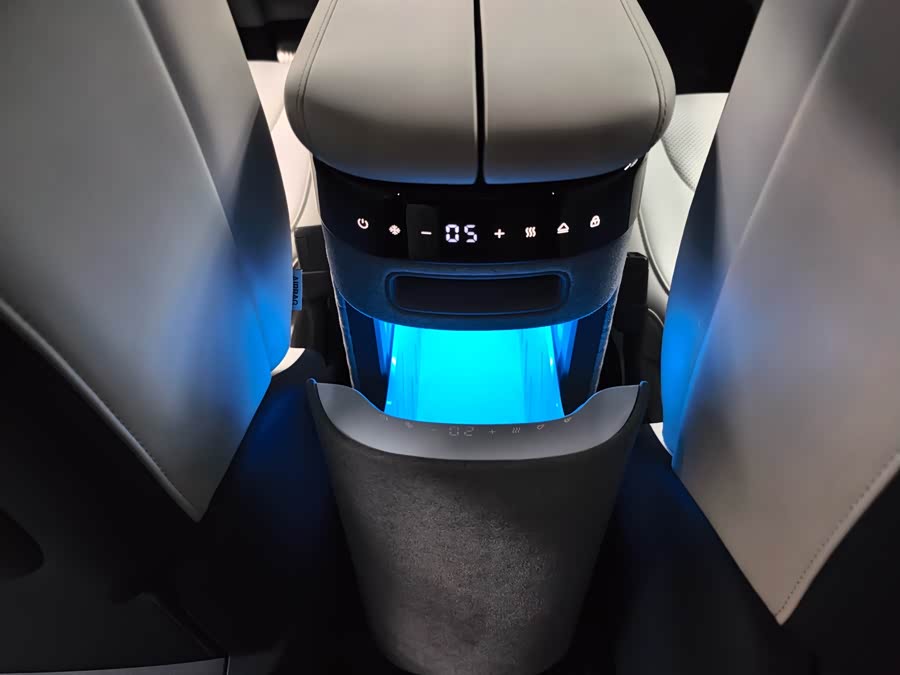 极氪 极氪MIX 2024 汽车图片 #19